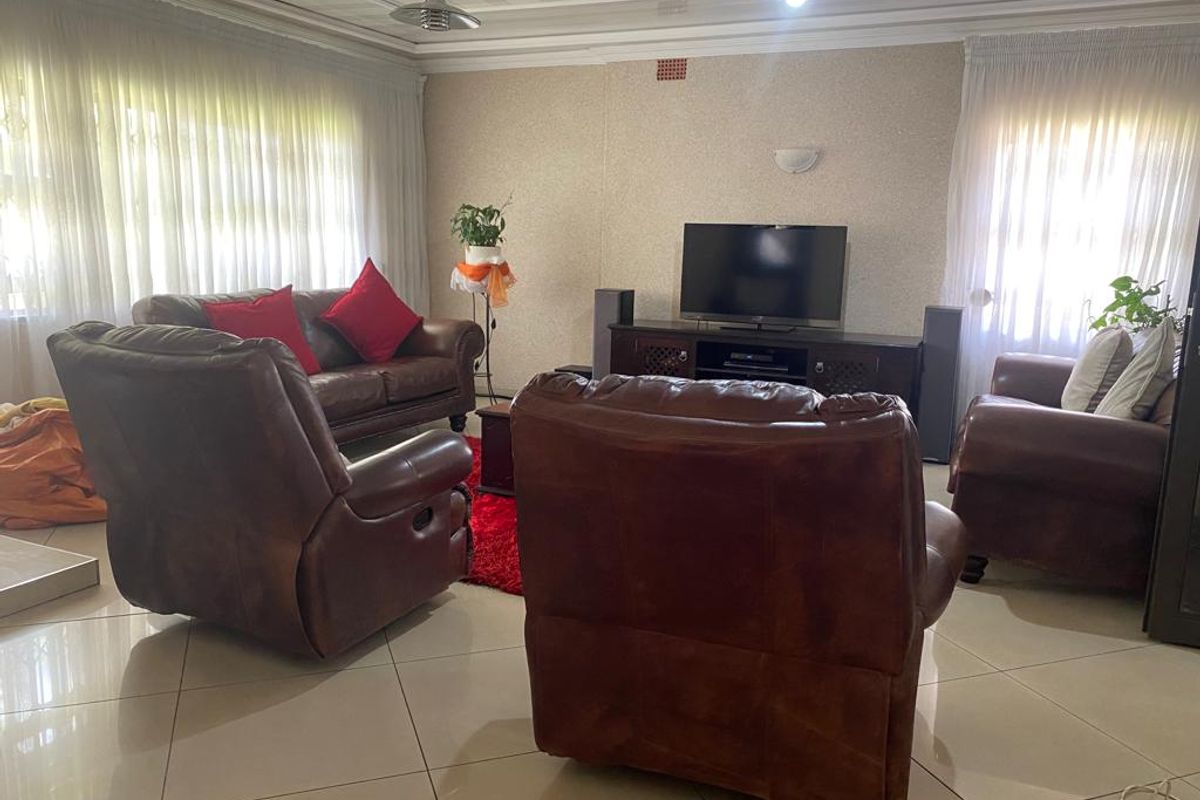 3 Bedroom House To Rent - Photo 2