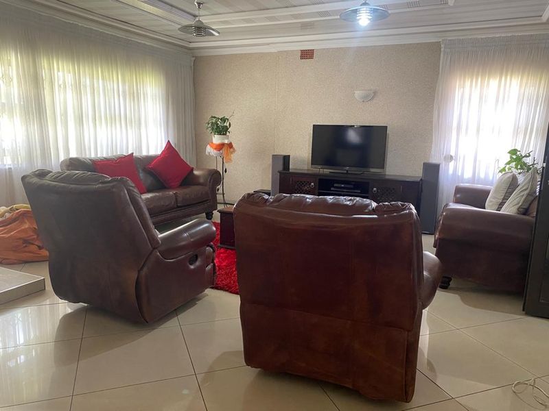 3 Bedroom House To Rent - Photo 2