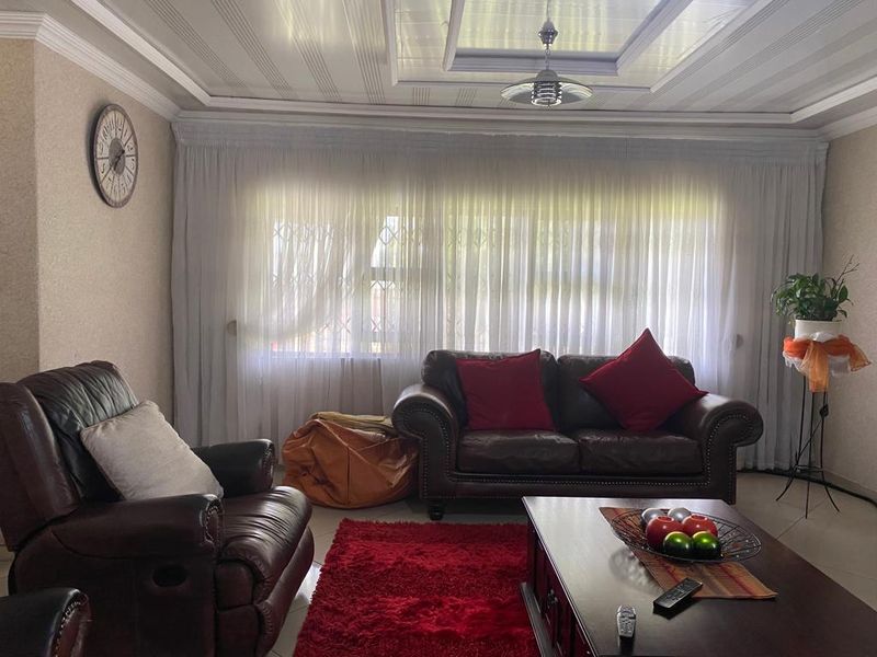 3 Bedroom House To Rent - Photo 3