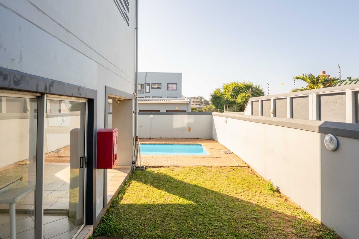 Secure 1-Bedroom Apartment with Pool – Athlone Park - Photo 2