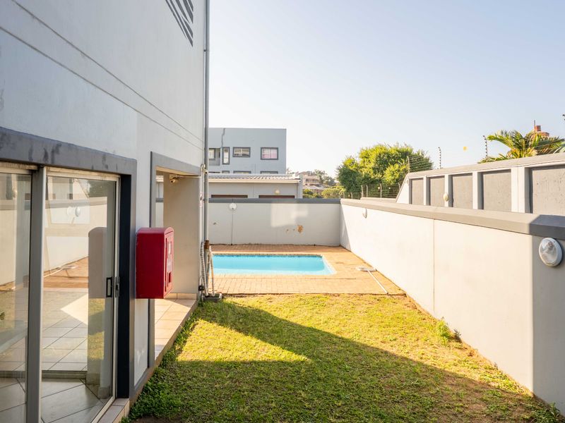 Secure 1-Bedroom Apartment with Pool – Athlone Park - Photo 2