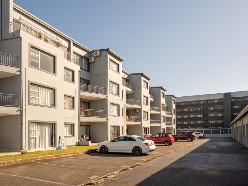 Secure 1-Bedroom Apartment with Pool – Athlone Park - Photo 9