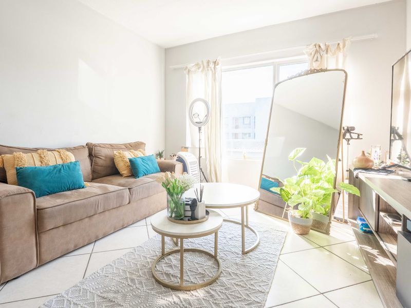 Secure 1-Bedroom Apartment with Pool – Athlone Park - Photo 6