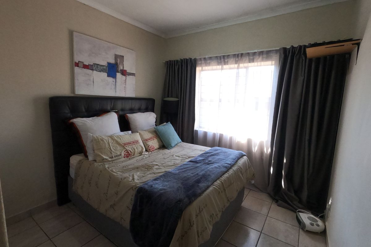 Charming Apartment for Sale in Vorna Valley, Midrand - Photo 5