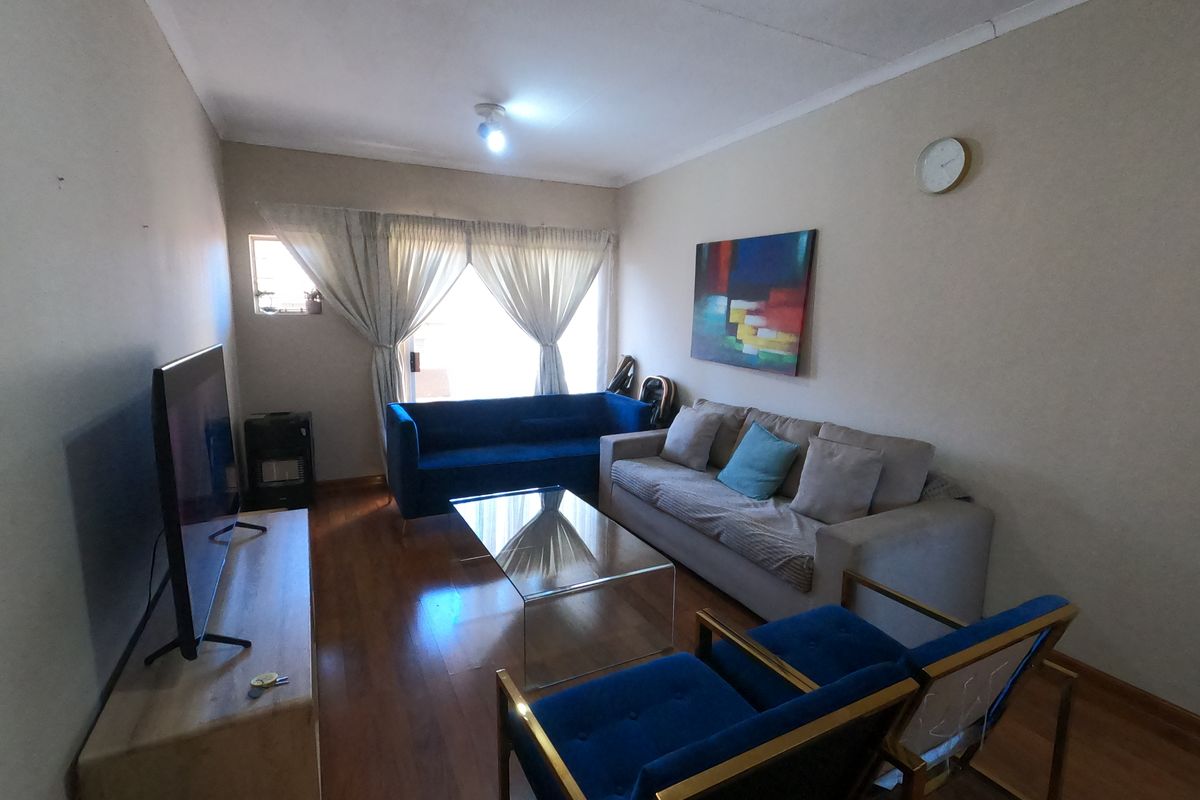 Charming Apartment for Sale in Vorna Valley, Midrand - Photo 4