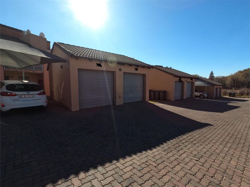 Ground Floor Apartment for Sale in the Heart of Erand Gardens, Midrand - Photo 4