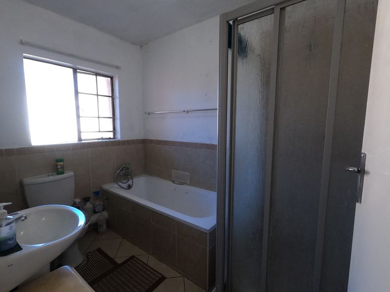 Ground Floor Apartment for Sale in the Heart of Erand Gardens, Midrand - Photo 10