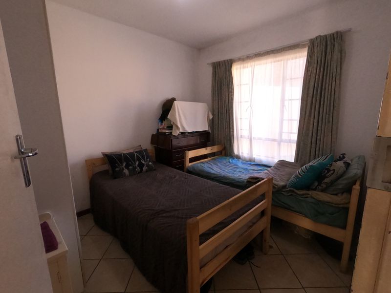 Ground Floor Apartment for Sale in the Heart of Erand Gardens, Midrand - Photo 9