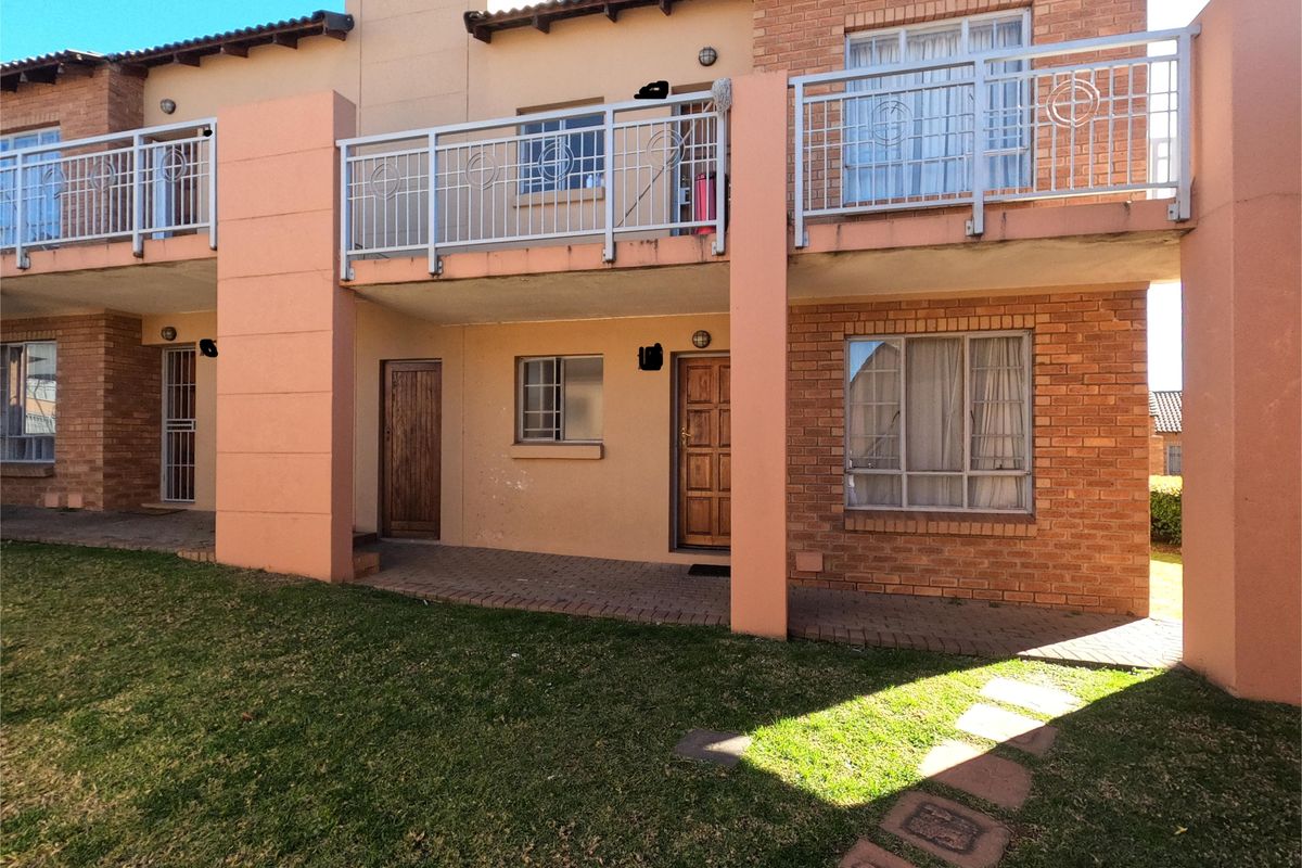 Ground Floor Apartment for Sale in the Heart of Erand Gardens, Midrand - Photo 2