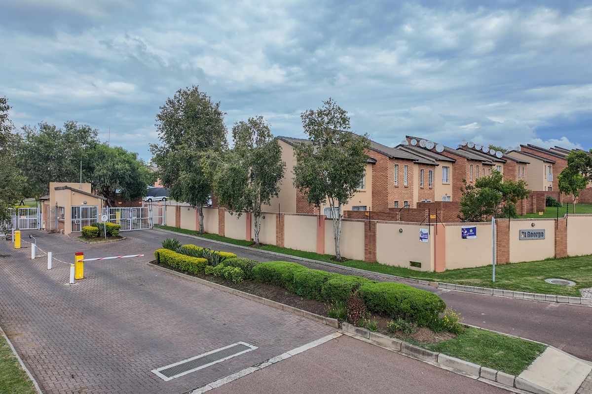 Ground Floor townhouse in the heart of Erand Gardens - Photo 3