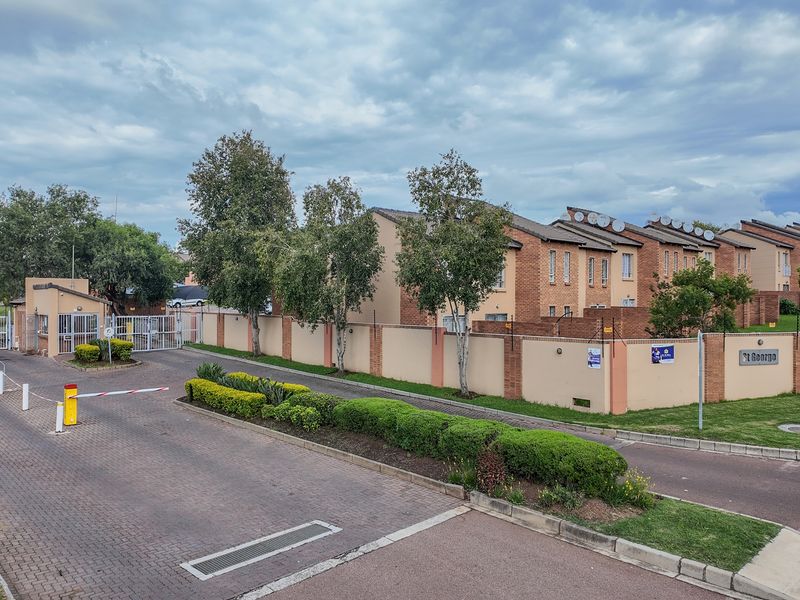 Ground Floor townhouse in the heart of Erand Gardens - Photo 3