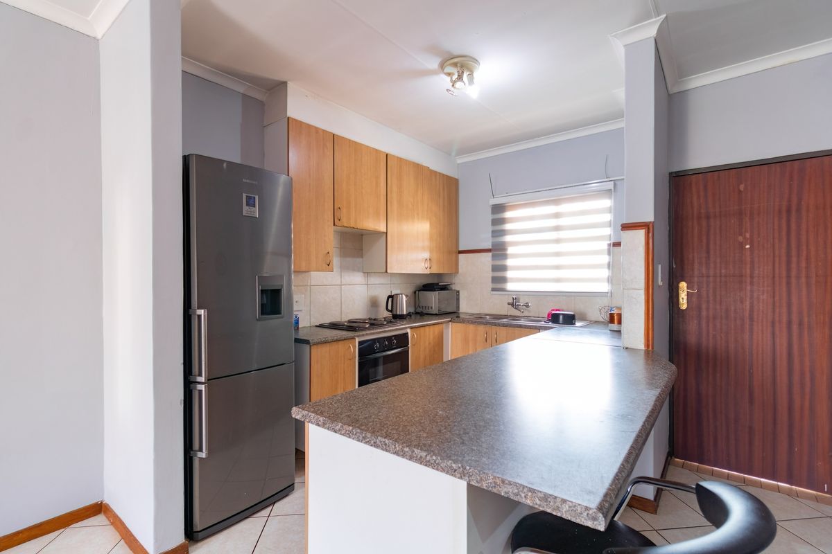 2 Bed and 1 Bath - First Floor - Photo 5