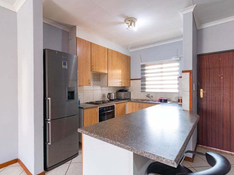 2 Bed and 1 Bath - First Floor - Photo 5