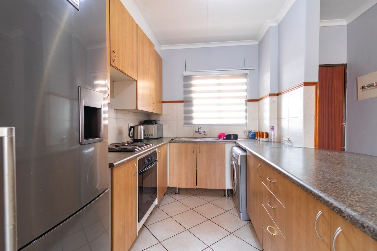 2 Bed and 1 Bath - First Floor - Photo 5