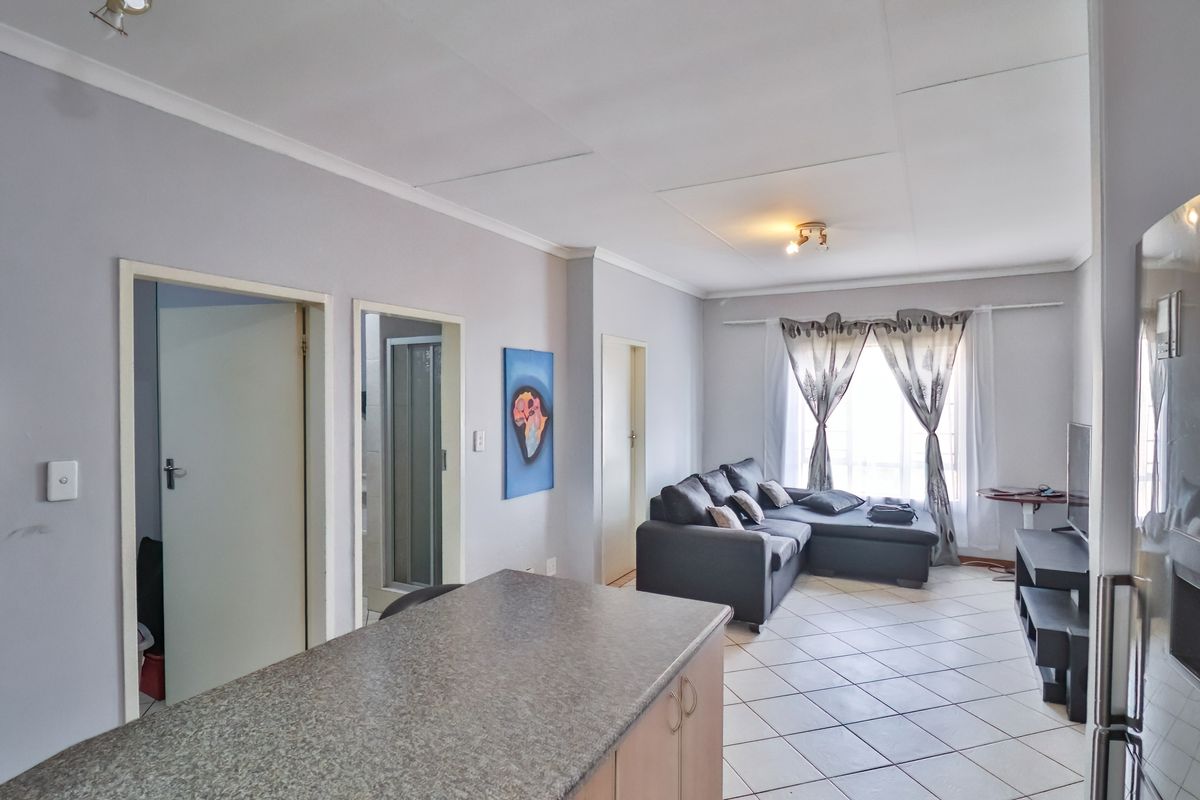 2 Bed and 1 Bath - First Floor - Photo 3