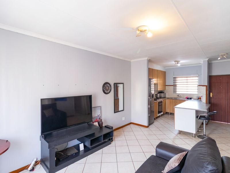 2 Bed and 1 Bath - First Floor - Photo 1