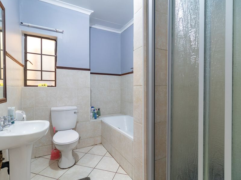 2 Bed and 1 Bath - First Floor - Photo 8
