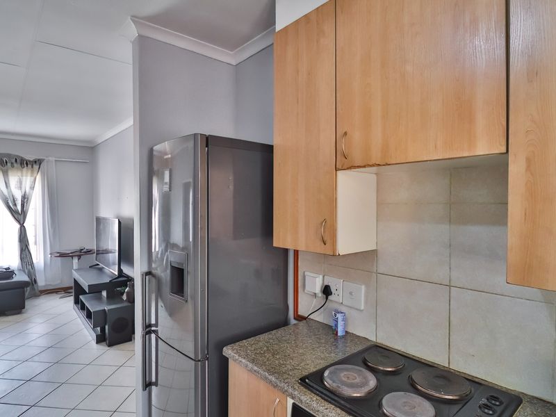 2 Bed and 1 Bath - First Floor - Photo 4
