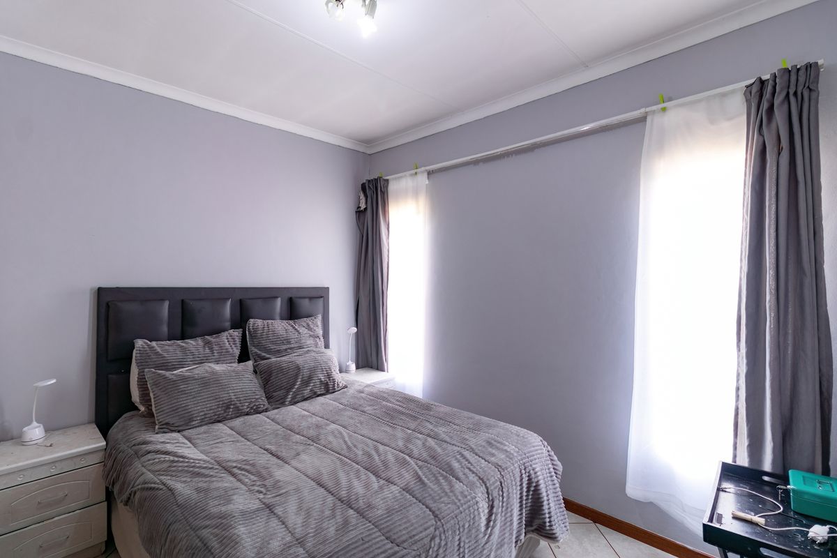 2 Bed and 1 Bath - First Floor - Photo 2