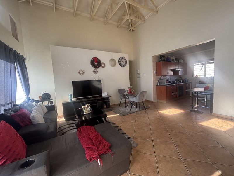 Full Title home in Secure Complex - Photo 3