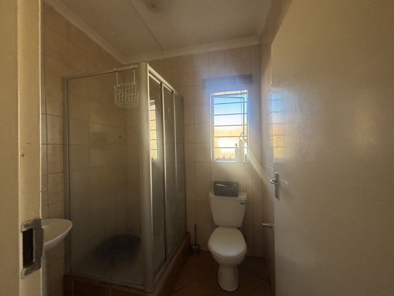 Full Title home in Secure Complex - Photo 9