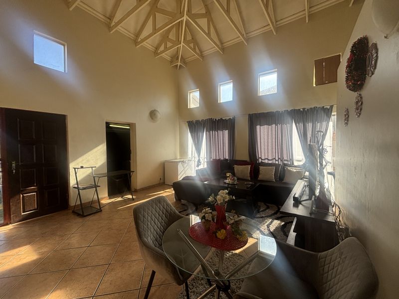 Full Title home in Secure Complex - Photo 4