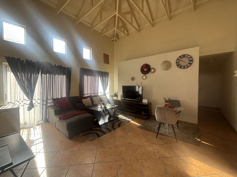 Full Title home in Secure Complex - Photo 5