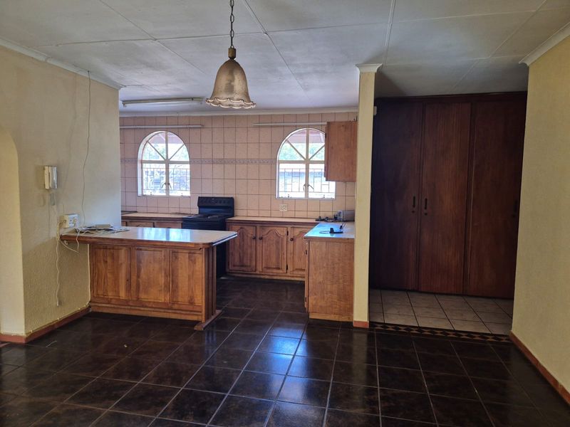 Spacious family home - Photo 8