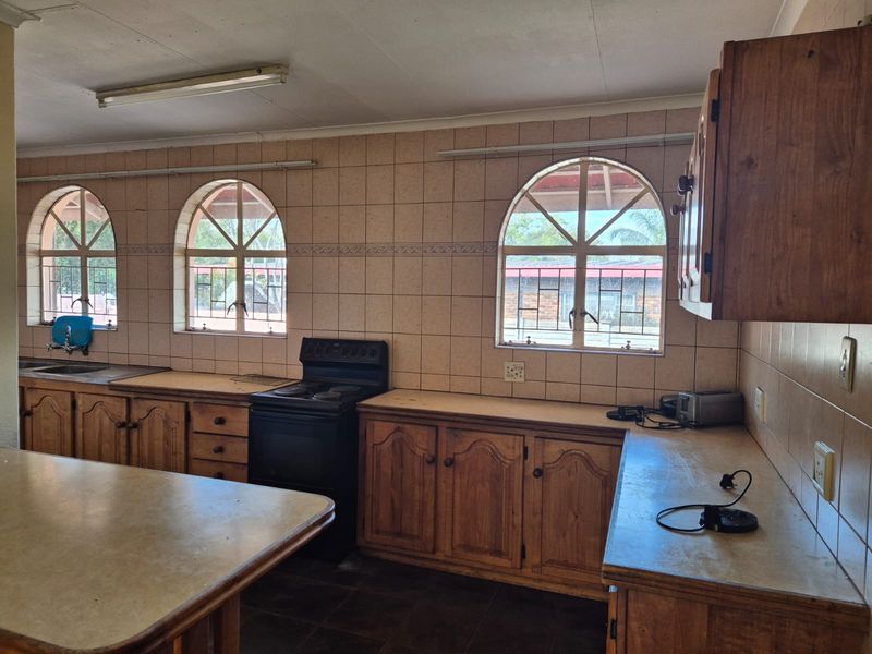 Spacious family home - Photo 9