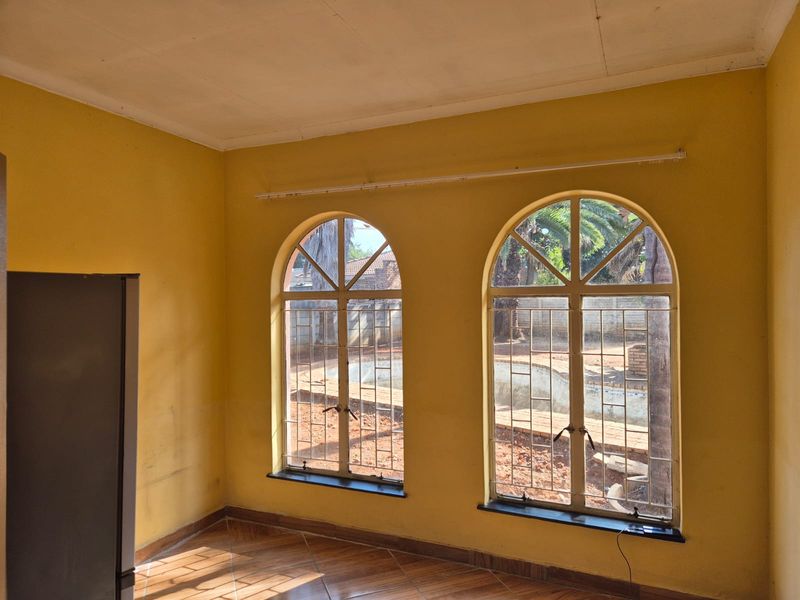 Spacious family home - Photo 6