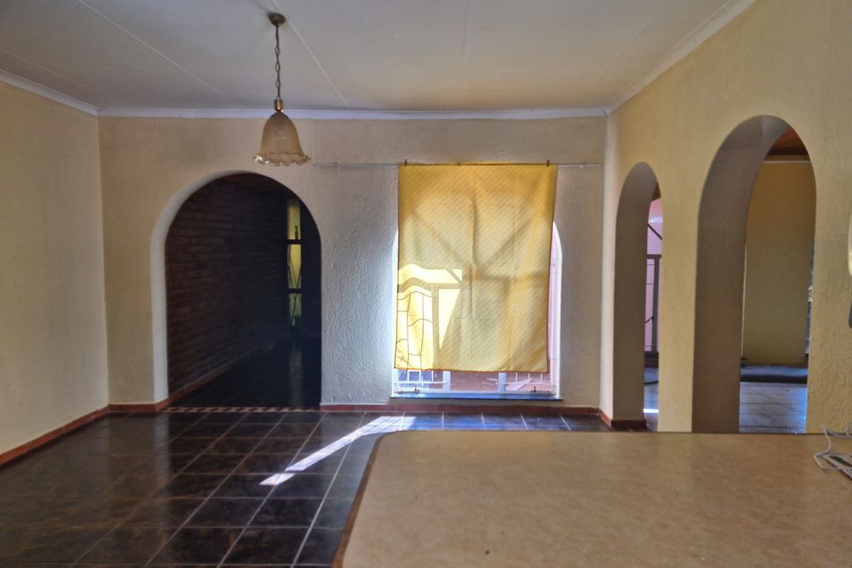 Spacious family home - Photo 4