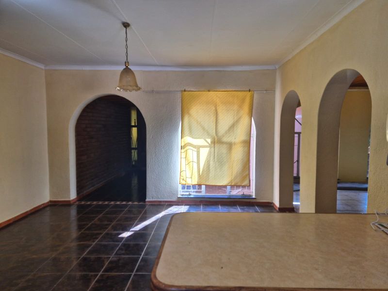 Spacious family home - Photo 4