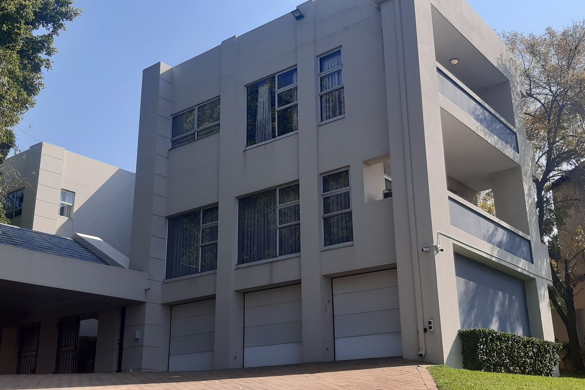 Sensational furnished  DIPLOMATIC Masterpiece with breathtaking views - Photo 2