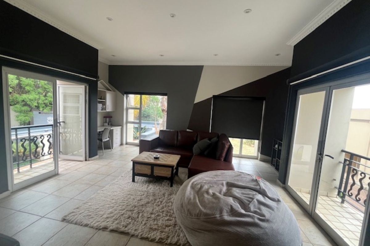 Sensational furnished  DIPLOMATIC Masterpiece with breathtaking views - Photo 5