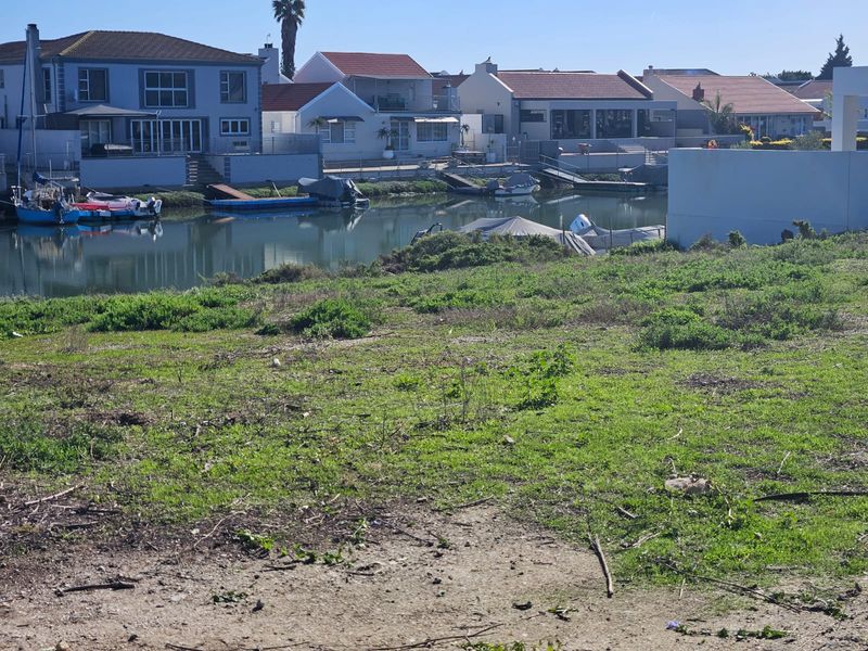 Prime 959 sqm plot in Port Owen - Photo 6