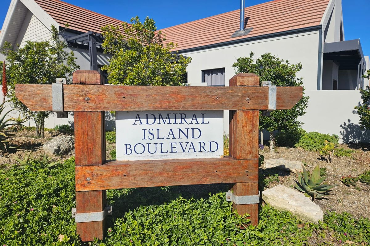 Prime 959 sqm plot in Port Owen - Photo 3