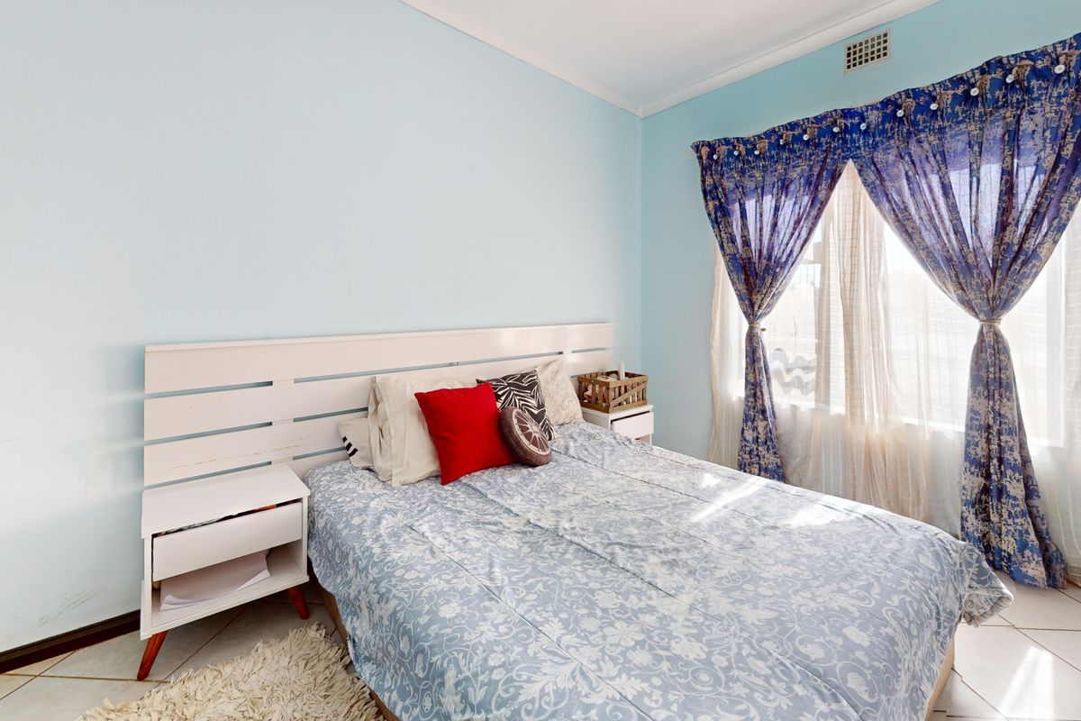 Modern, Secure & Energy-Savvy 3-Bedroom Home in Prime Location - Photo 2