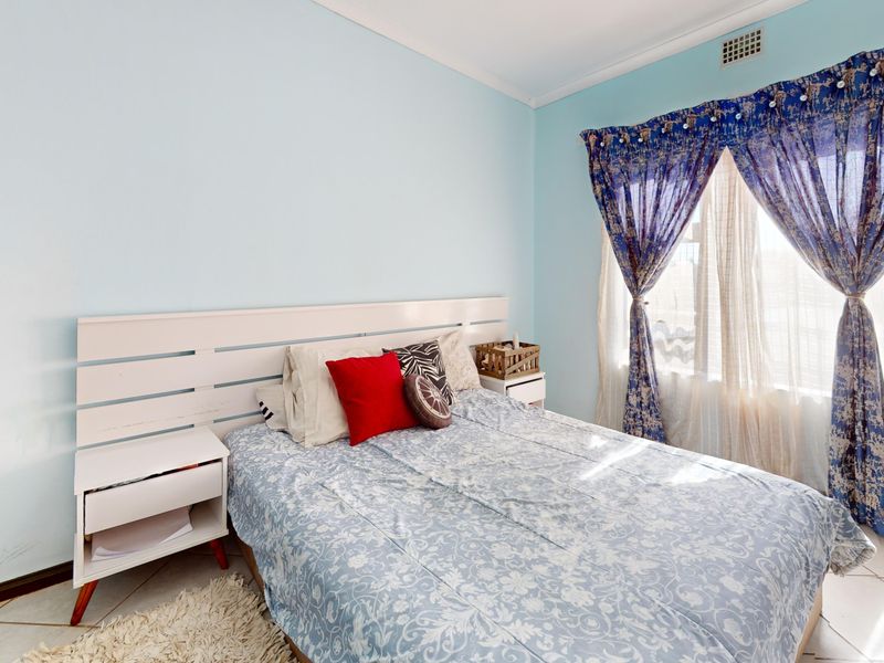 Modern, Secure & Energy-Savvy 3-Bedroom Home in Prime Location - Photo 2