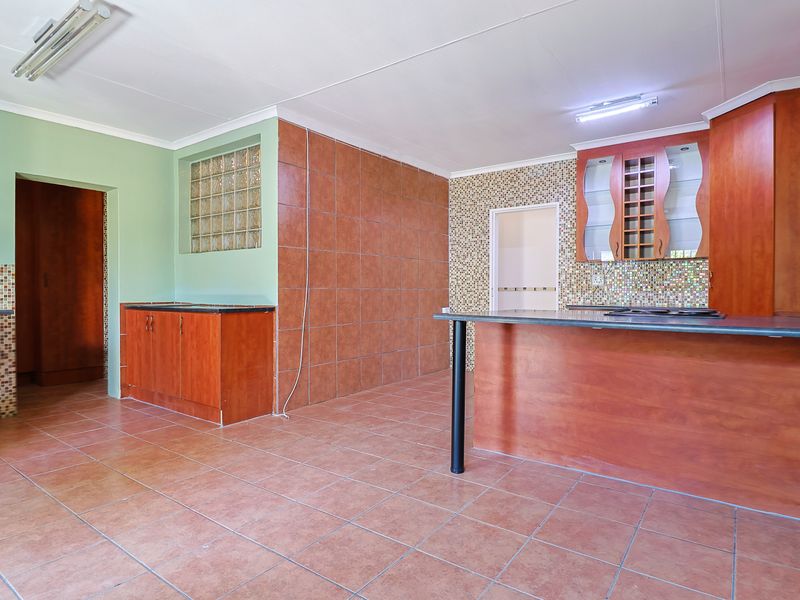 Elegant Entertainer with Pool, Loft, and Garden Paradise - Photo 10