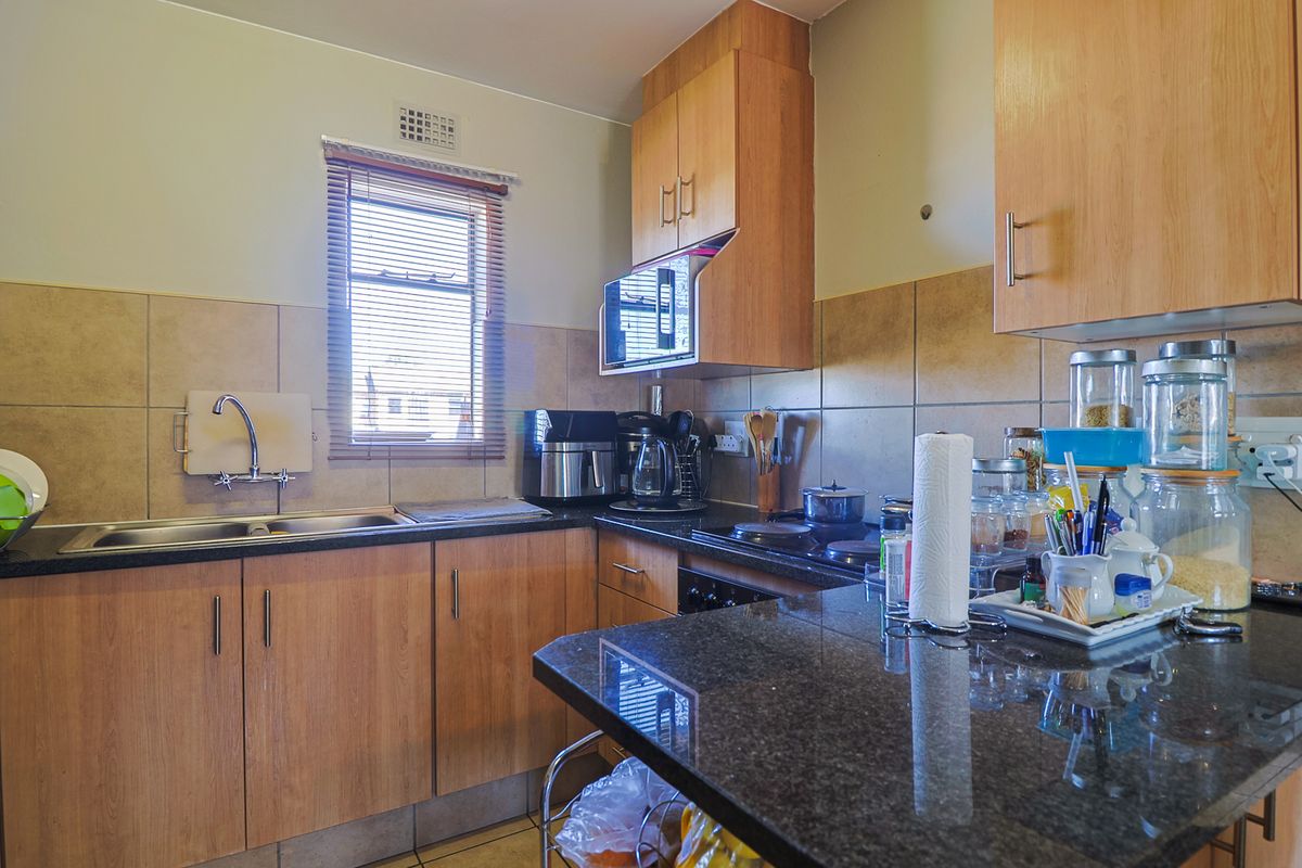 Secure Route 82 Complex - Beautiful and Neat Upstairs with Balcony - Photo 4