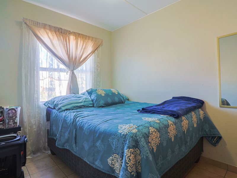 Secure Route 82 Complex - Beautiful and Neat Upstairs with Balcony - Photo 10