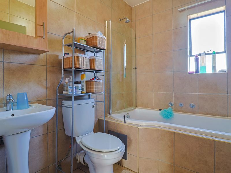 Secure Route 82 Complex - Beautiful and Neat Upstairs with Balcony - Photo 8