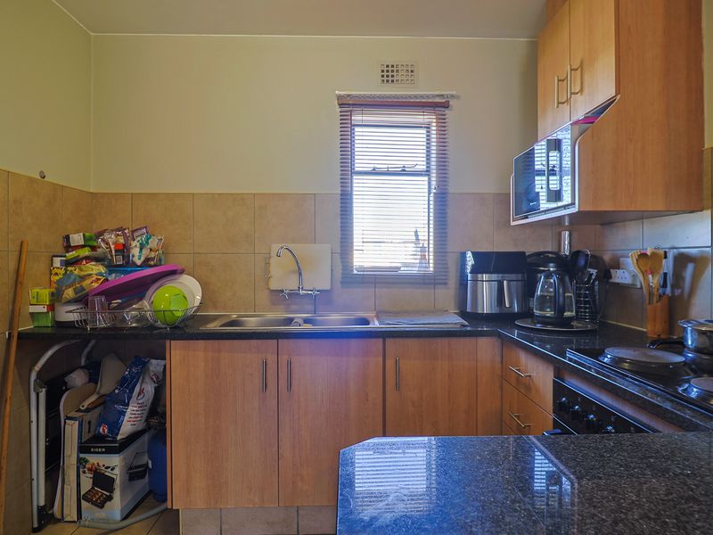 Secure Route 82 Complex - Beautiful and Neat Upstairs with Balcony - Photo 3