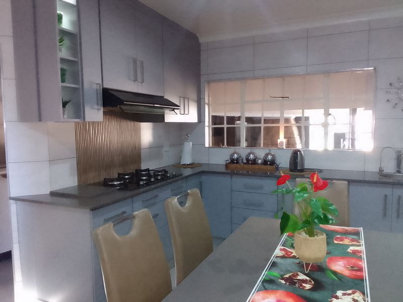 Stylish Modern Family Home with Every Luxury – Plus Flats & Studio - Photo 4