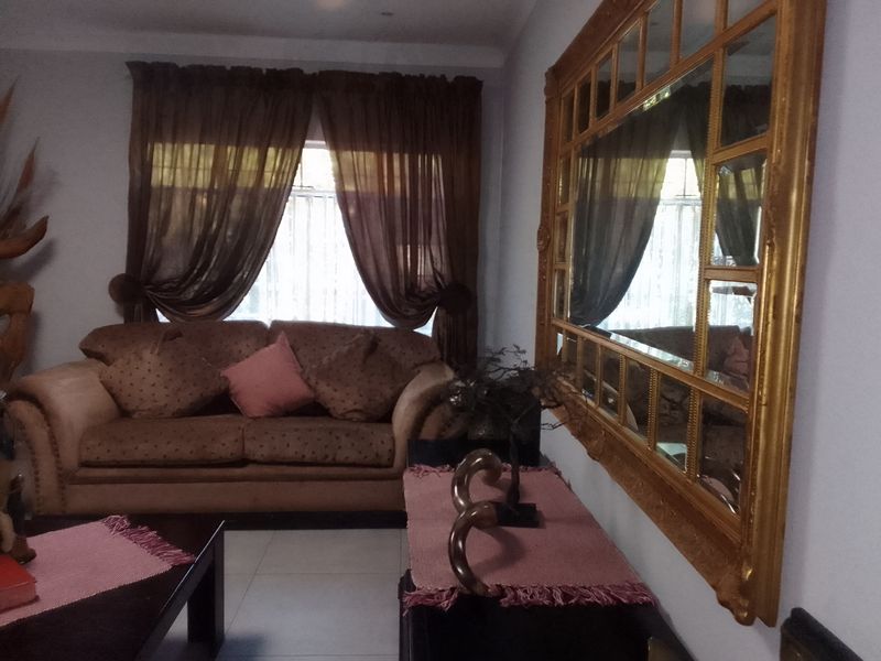 Stylish Modern Family Home with Every Luxury – Plus Flats & Studio - Photo 7