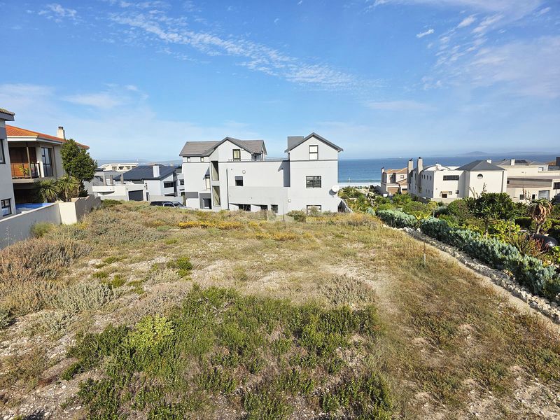 A view of the surrounding residential neighborhood and coastal landscape from the vacant residential plot.