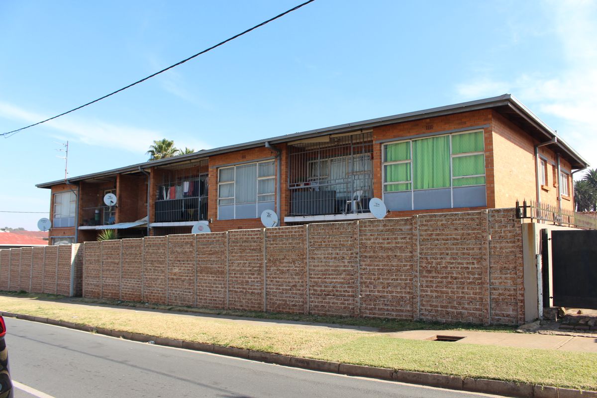 Why Rent, Step On The Property Ladder & Pay Your Own Bond at R3 893 at 10.5% if you qualify. - Photo 4