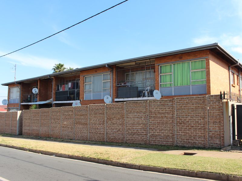 Why Rent, Step On The Property Ladder & Pay Your Own Bond at R3 893 at 10.5% if you qualify. - Photo 4