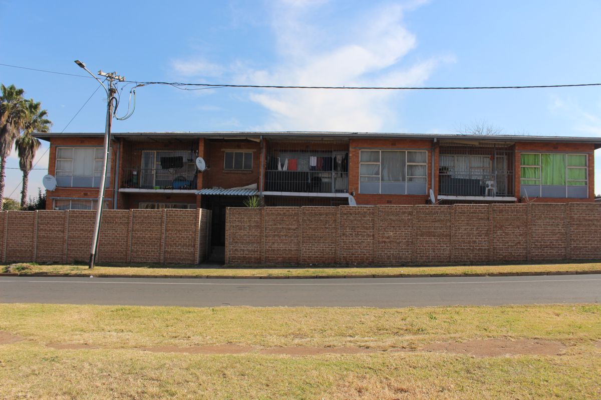 Why Rent, Step On The Property Ladder & Pay Your Own Bond at R3 893 at 10.5% if you qualify. - Photo 3