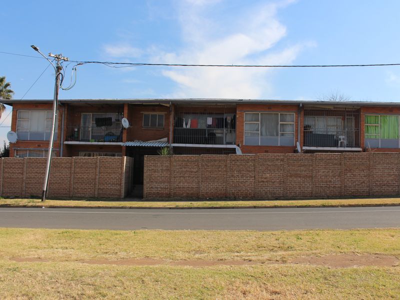 Why Rent, Step On The Property Ladder & Pay Your Own Bond at R3 893 at 10.5% if you qualify. - Photo 3